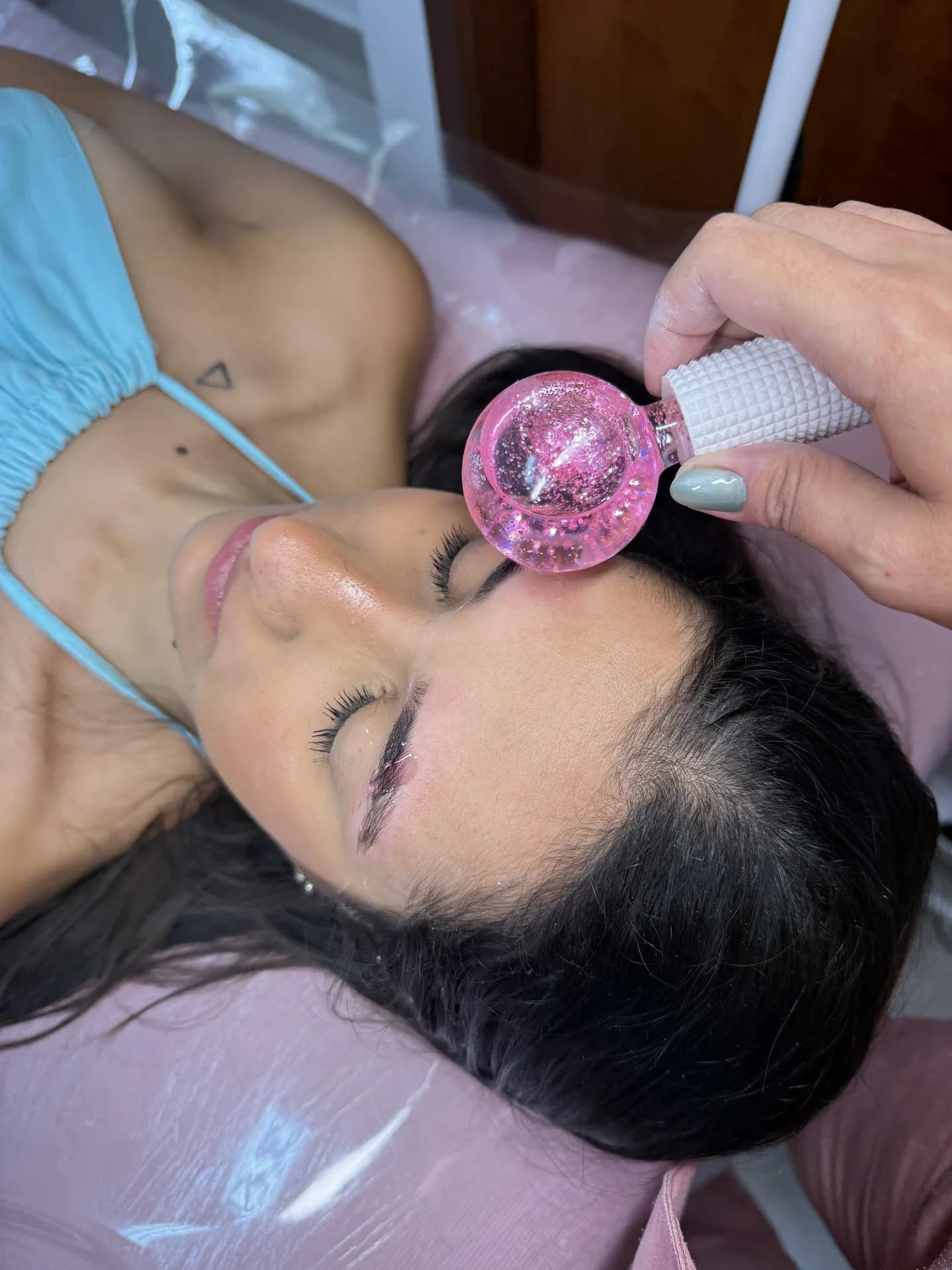 Tratamento facial com crioterapia